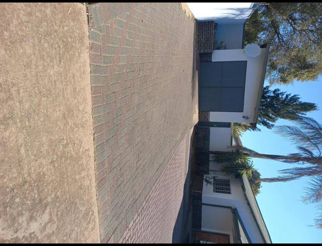 3 BEDROOM HOUSE FOR SALE IN MENLO PARK